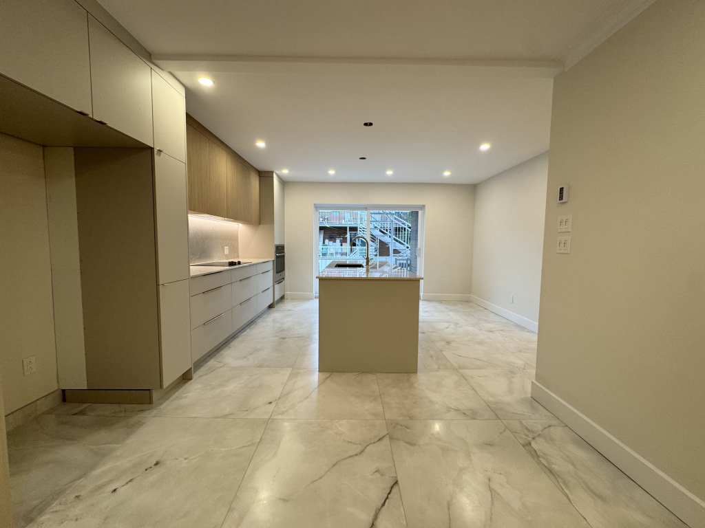 Ahuntsic - 7 1/2 Avec Garage Et Cour | 2847669