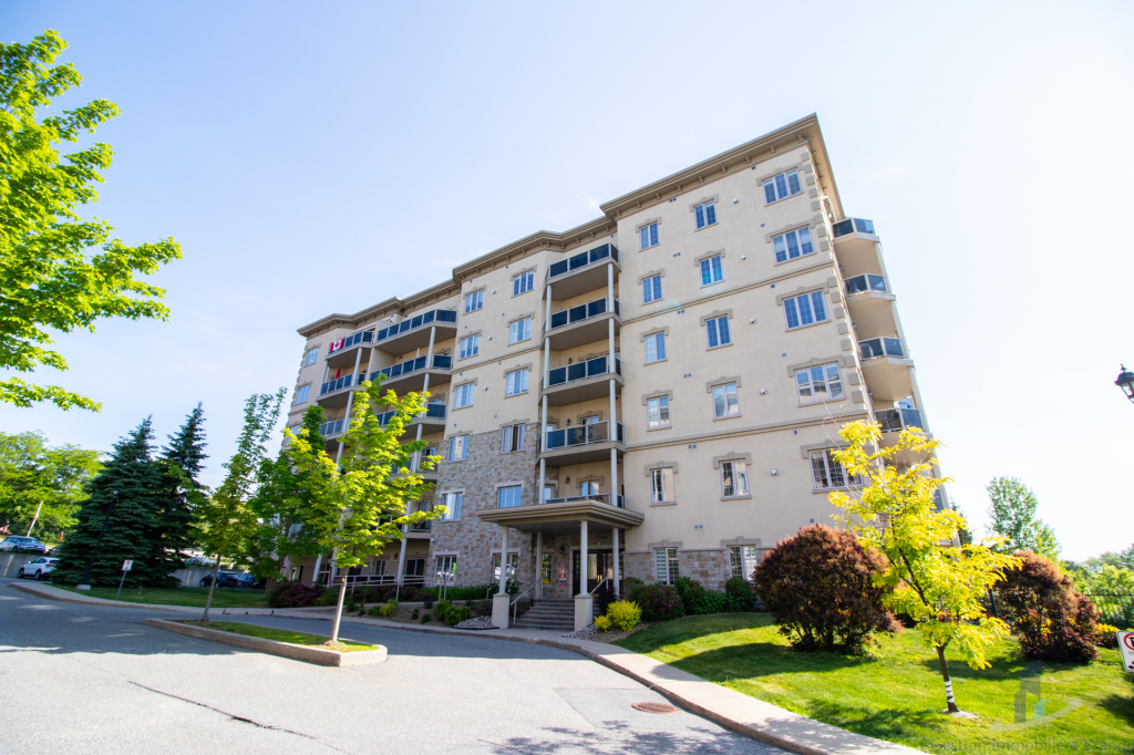 Condo à Louer - 156 Blvd De Lucerne #104 | 2847692