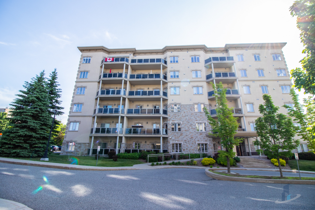 Condo à Louer - 156 Blvd De Lucerne #104 | 2847692