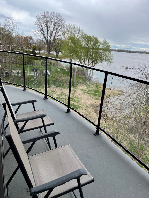 Grand Condo 4 1/2 à Louer | 2847702