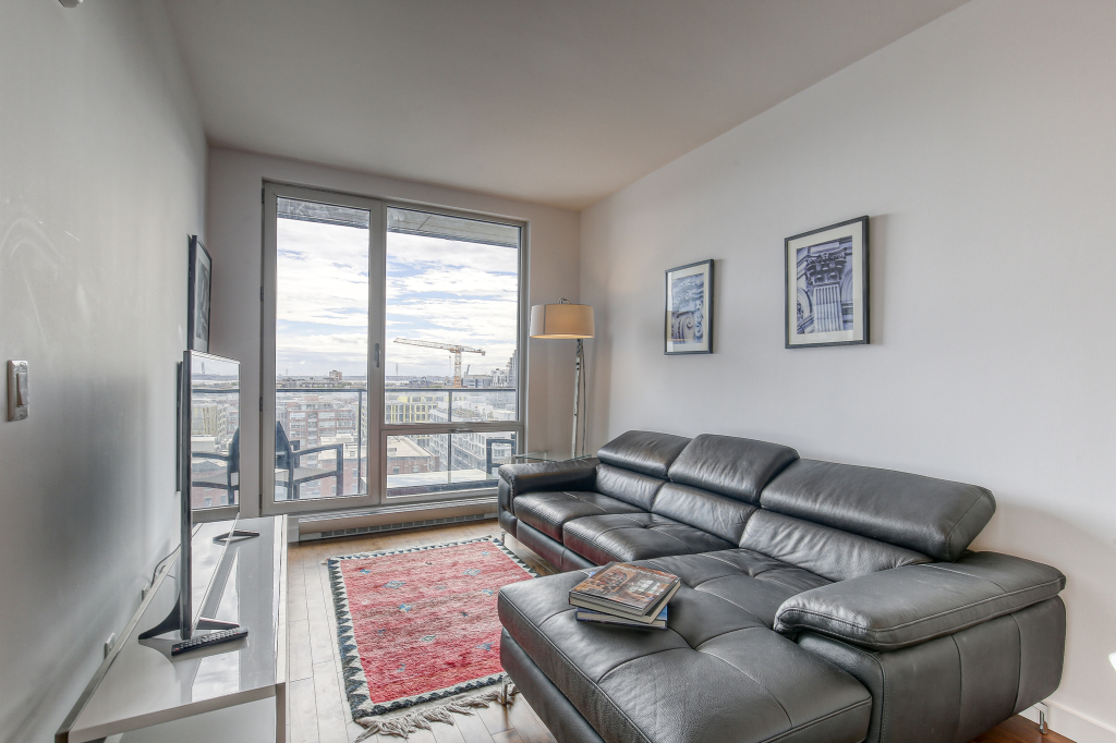 Wow! 1 Cac TOUT MEUBLÉ! Piscine! | 2847755