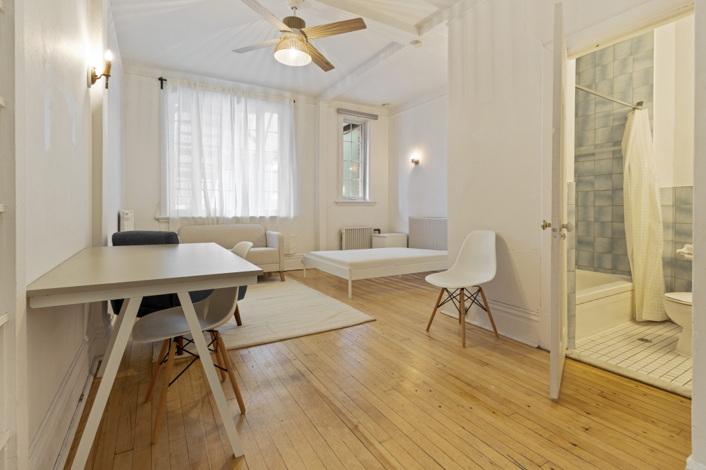 Studio Entièrement Meublé à Louer | 2847879