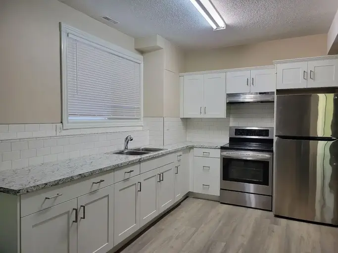 Partially renovated 4Plex Unit in a great location! | C - 421 13 Avenue Northeast, Calgary | 2849287