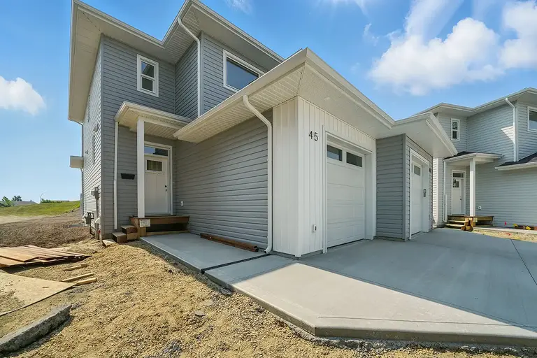Townhouse with Attached Garage - 45 Pinnacle Close, Blackflads | 45 Pinnacle Close, Blackfalds | 2849501