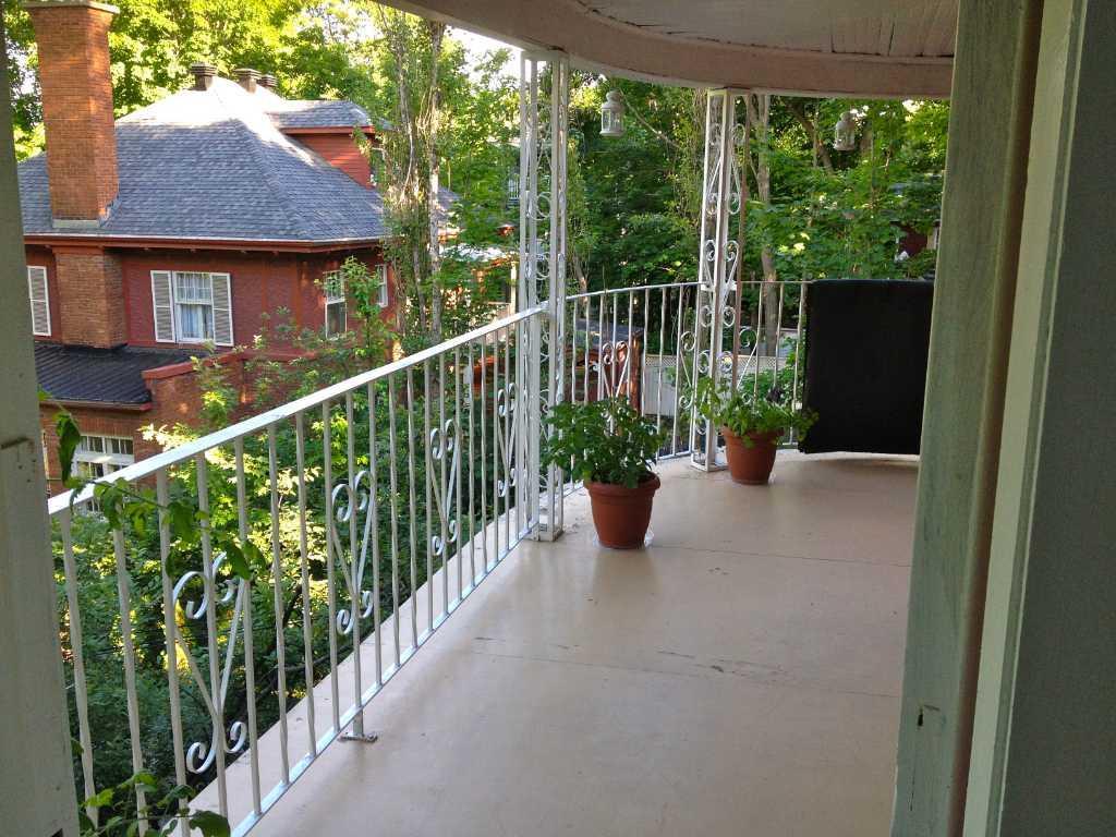 DANS DUPLEX AU 2e ÉTAGE SUR TERRAIN BOISÉ | 2849672