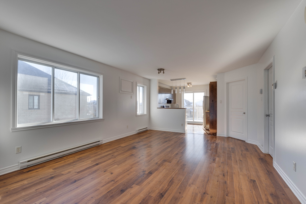 WOW! Spacieux 2 Cac Moderne! Parking! | 2849716