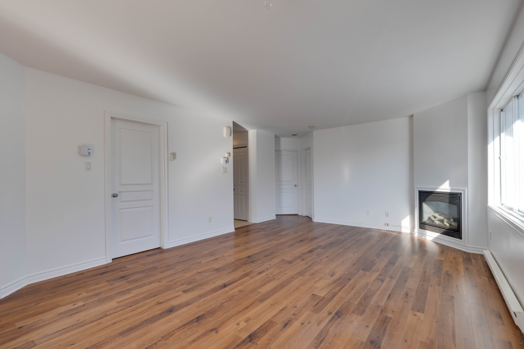WOW! Spacieux 2 Cac Moderne! Parking! | 2849716