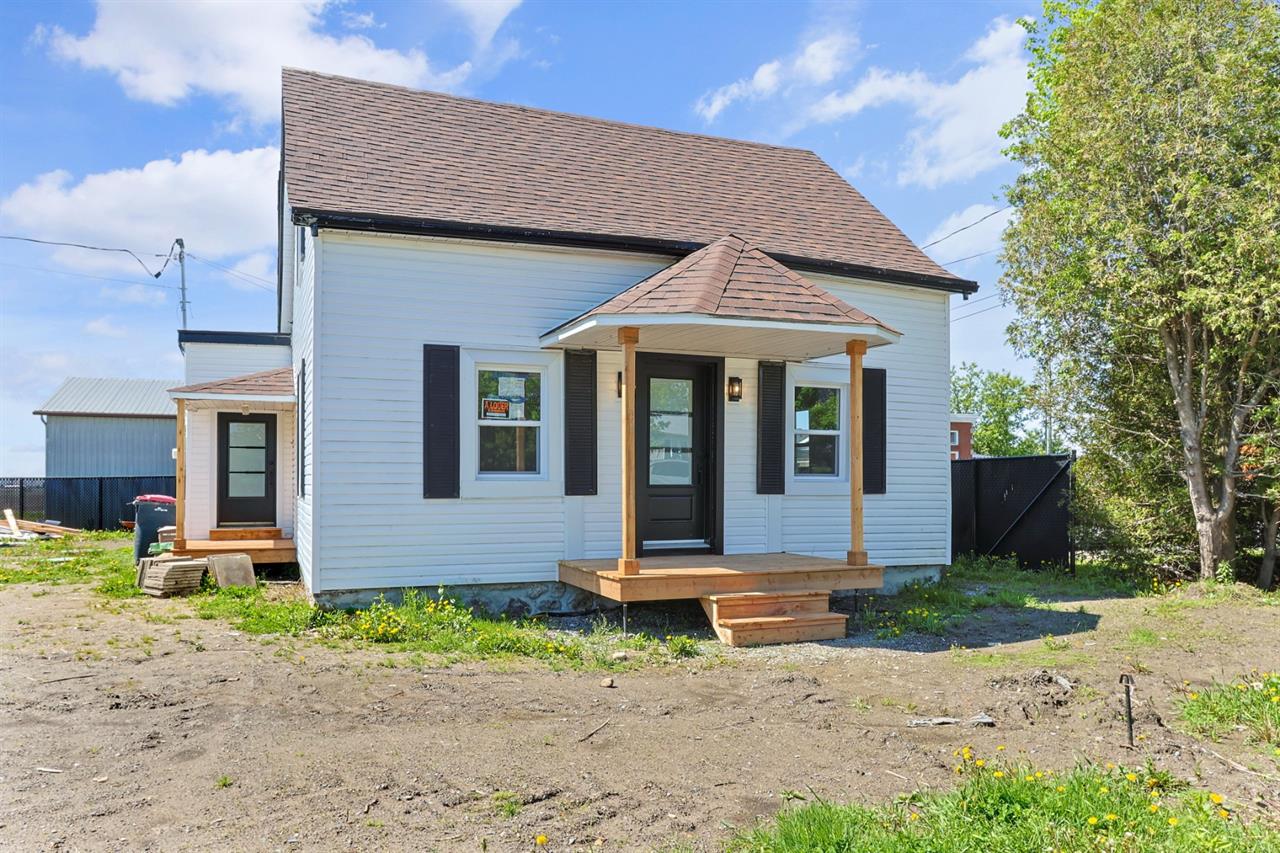 Maison à étages Sainte-Marthe À Louer | 2849734