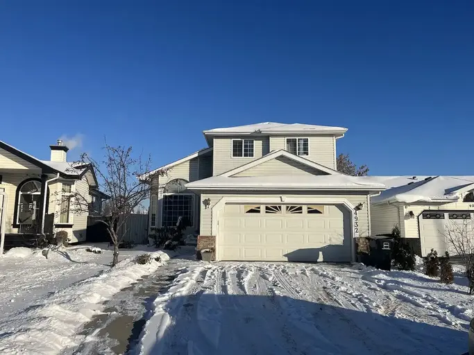 4 Bedrooms & 4 Full Bathrooms | 4932 149 Ave Nw, Edmonton | 2849897