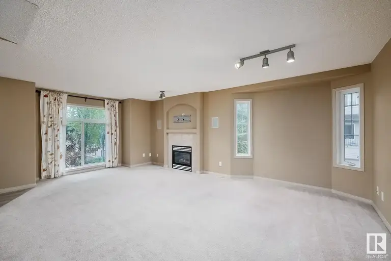 Spacious townhouse in prestigious Terwillegar Town | Edmonton | 2858555