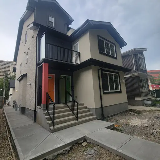 Beautiful 3rd floor Unit for Rent in the Heart of Garneau for Sept 1st. | 11127 85 Avenue, Edmonton | 2881506