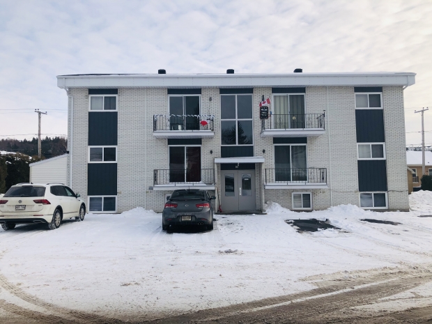 Grand 2 1/2 - Chauffage Inclus | 2853580