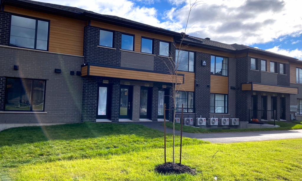 BEAU 4 ½| MONT-BELLEVUE|INTERNET|JUILLET | 2853588