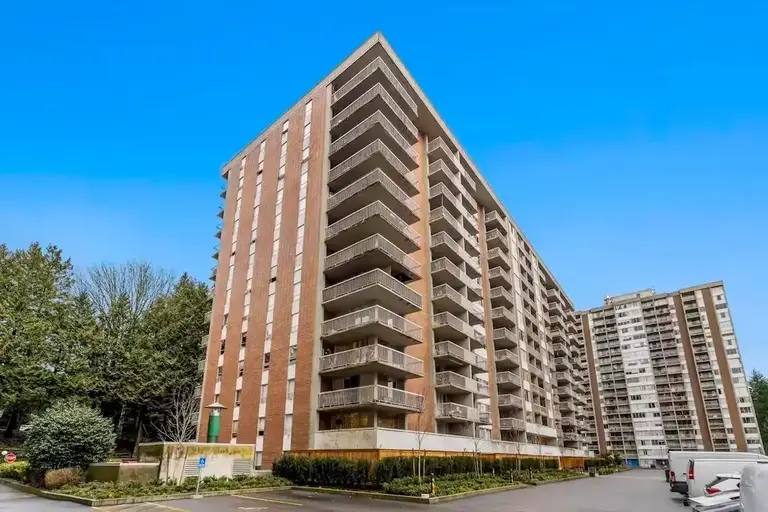 Pemberton Building | 2012 Fullerton Avenue, North Vancouver | 2853852