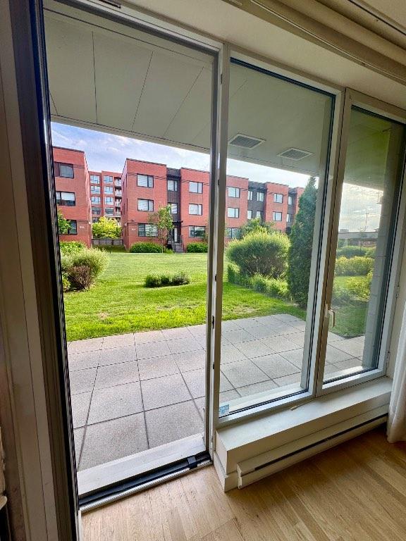Modern Condo for Rent in TMR/Condo moderne à louer à VRM | 2854004