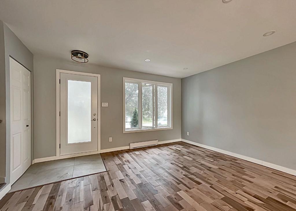 8783 Rue Pierre-Boucher, Laval, QC H7A 3R2 | 2854013