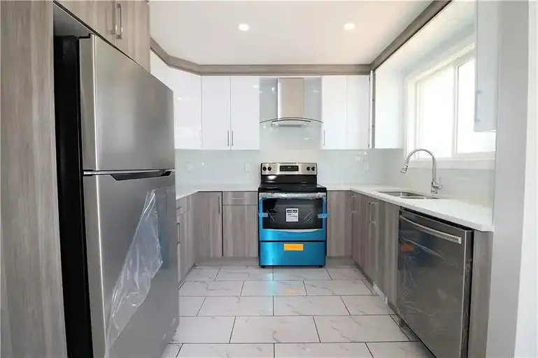 Bright & Renovated 3-Bedroom + Den | Pineridge | Calgary | 2897653