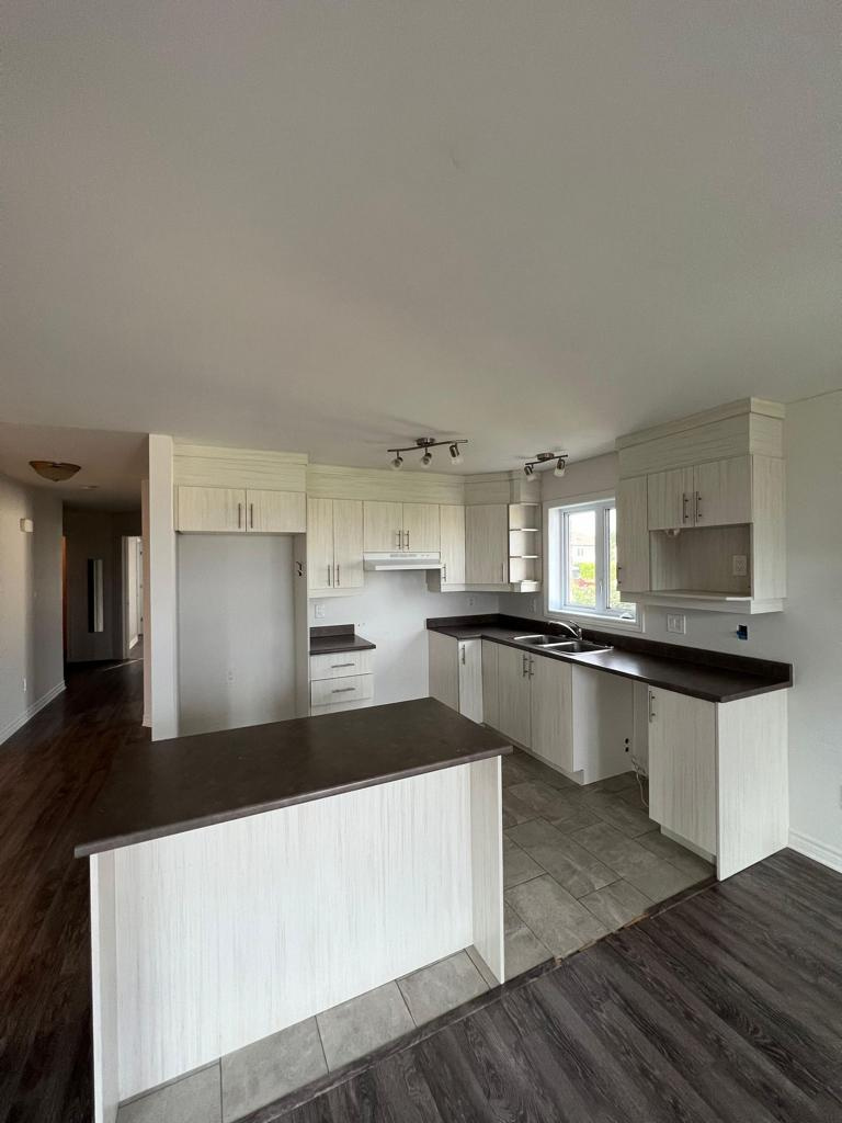 Condo In Aylmer 41/2 Appliances Included | 2859578