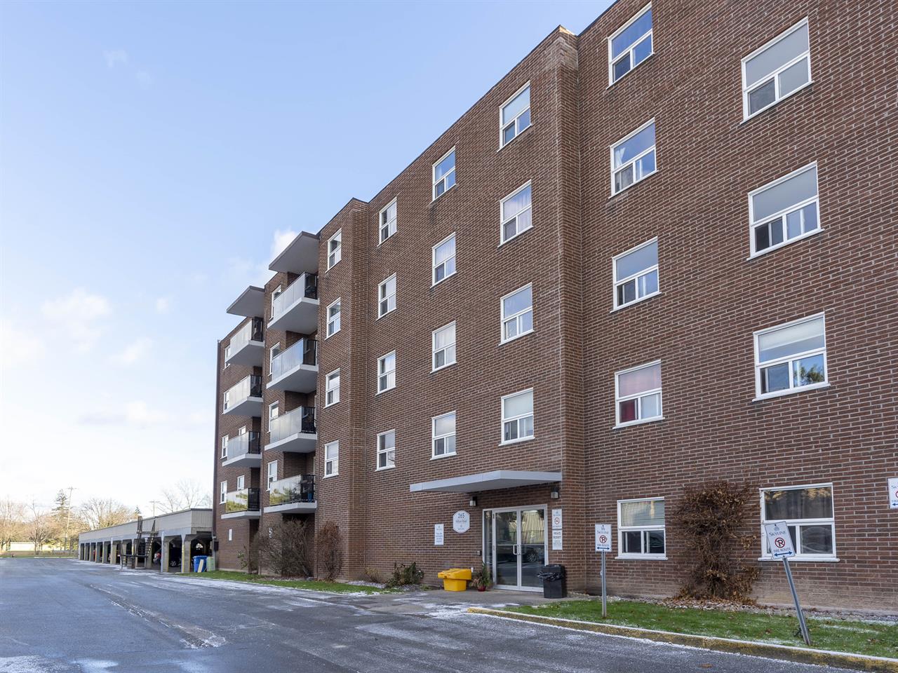 Town & Country Apartments | 2859699