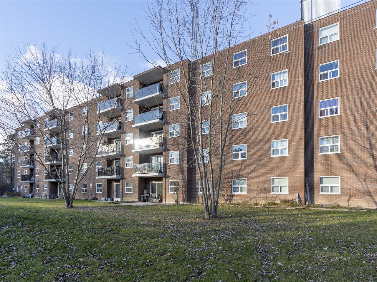 Town & Country Apartments | 2859699