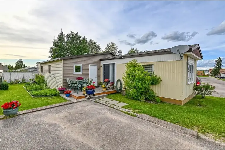 Lakelet Estates | 4405 50th Avenue, Cold Lake | 2859957