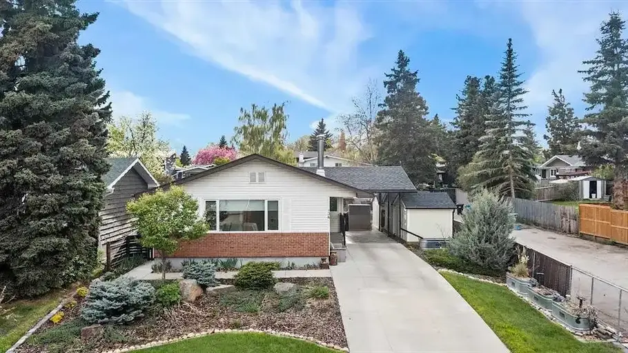 MAIN FLOOR IN BRAESIDE SW | 136 Bracebridge Crescent Southwest, Calgary | 2859977