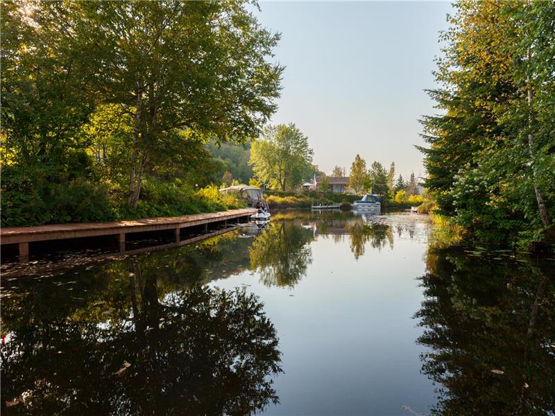 Hot tub * fireplace * kayaks* mountain bike * games * 30 min.Valcartier Slopes | 2860002