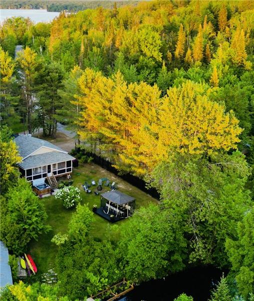 Hot tub * fireplace * kayaks* mountain bike * games * 30 min.Valcartier Slopes | 2860002