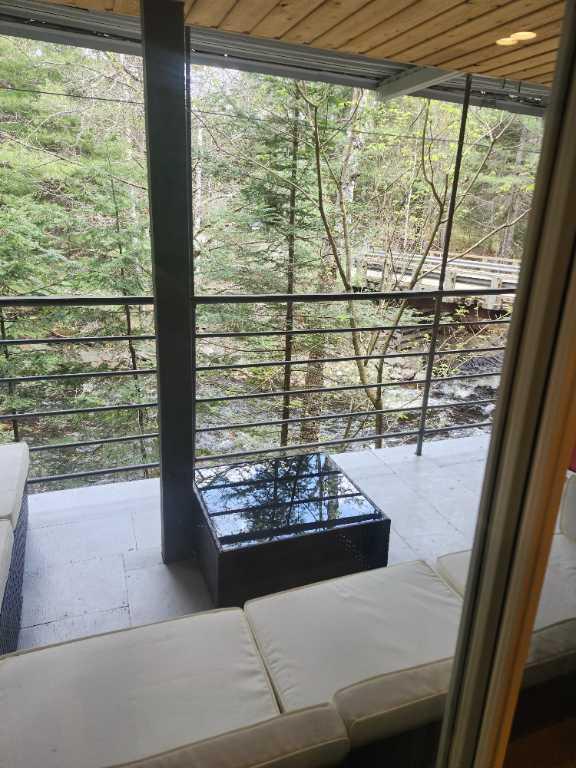 Chalet studio au bord de leau a lentree du parc du mont tremblant | 2860034