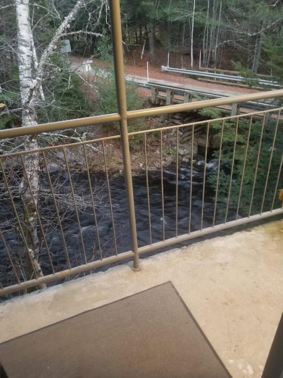 Chalet maison au bord de leau a lentree du parc du mont tremblant | 2860035