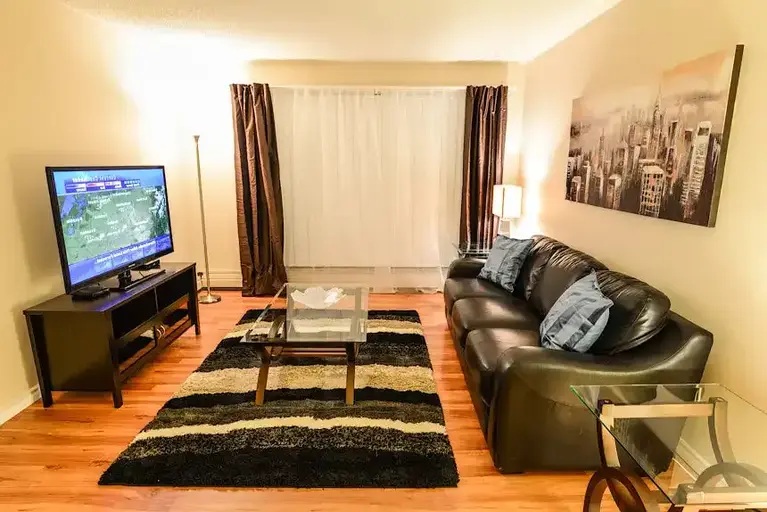Downtown funished suites - 2 & 1 bedrooms - SHORT TERM-WIFI- UTILITIES-LRT-PARKG | 1335 12 Ave SW, Calgary | 2860323