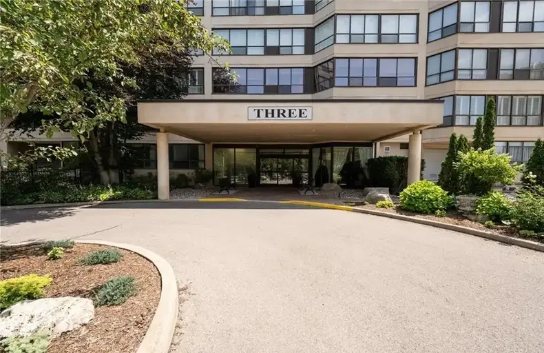 Towering Heights Wonderful Suite! | 3 Towering Heights Boulevard, St. Catharines | 2861186