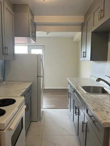 Streetsville Apartment | 16 Main Street, Mississauga | 2865044