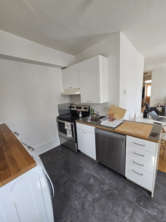 3 1/2 Meublé Moderne 1er étage | 2865174
