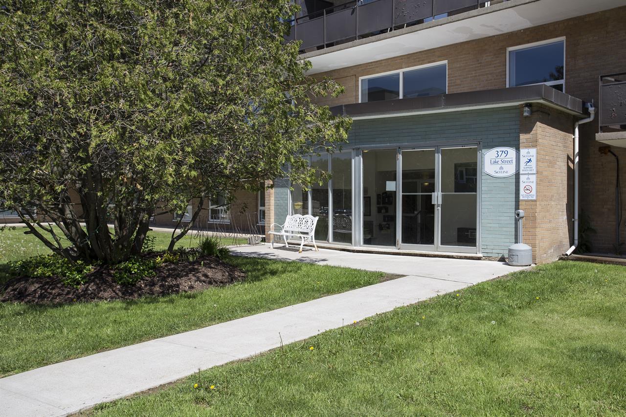 Lake Street Apartments | 2865249