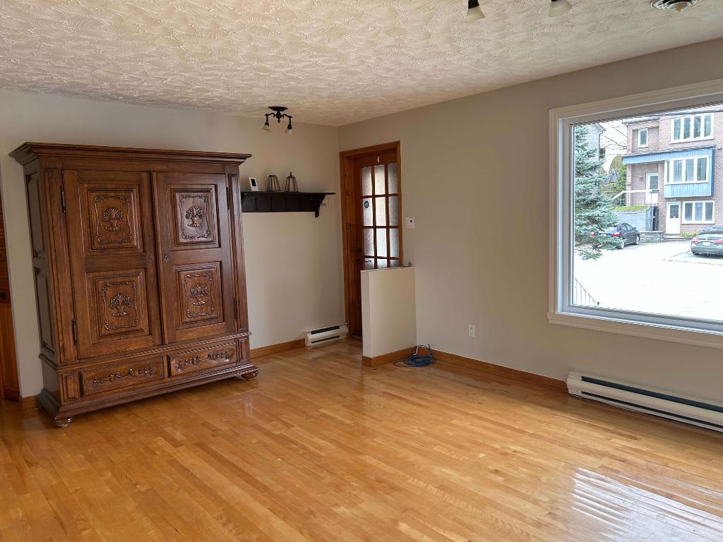 Logement spacieux 2 chambres, air climatisé, près des services, secteur Jacques-Cartier | 2865360