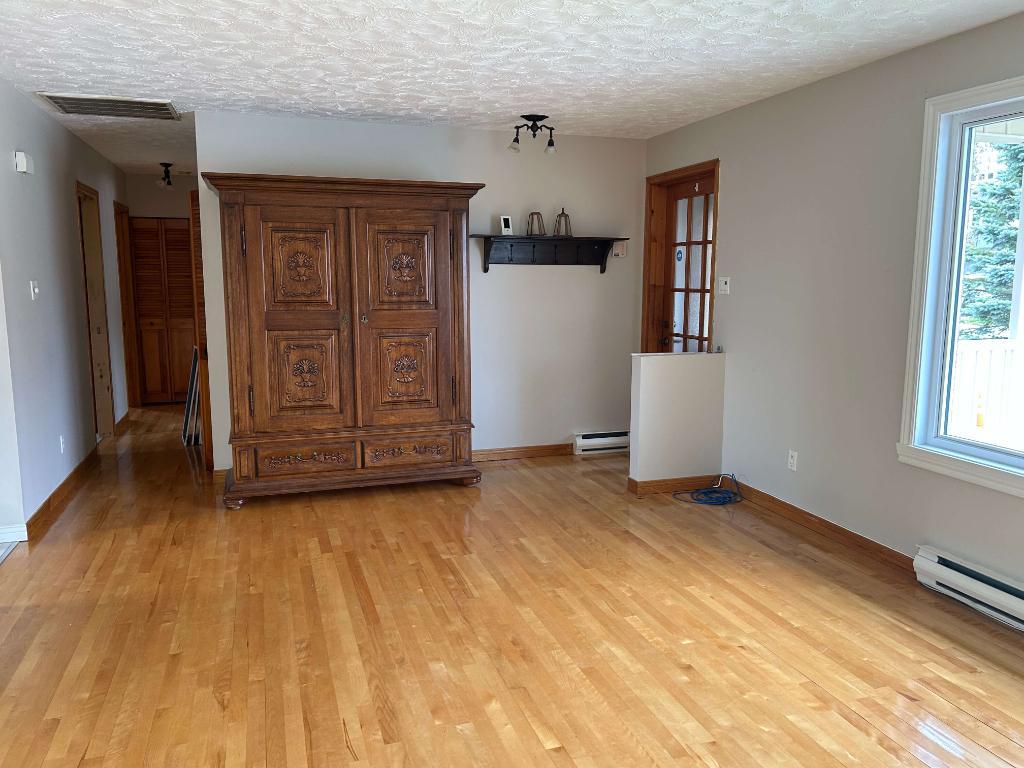 Logement spacieux 2 chambres, air climatisé, près des services, secteur Jacques-Cartier | 2865360