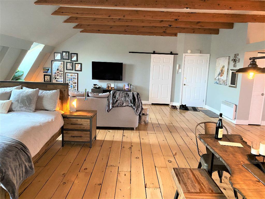 MAGNIFIQUE LOFT – VIEUX-TERREBONNE (ANCESTRALE, BOISERIE, CACHET UNIQUE) | 2865361