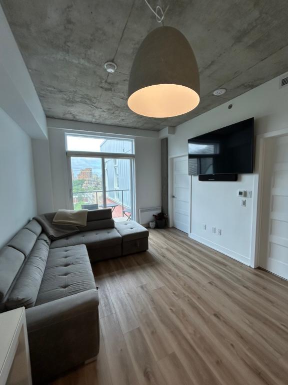 DEAL!!! Cession de bail 3 1/2 – 1er mois GRATUIT (1852 $ remis en cash) DONNE MEUBLES! | 2865362