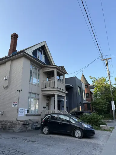 The Glebe Spacious 2 Bedroom, 2 Bath, 2 Storey Apartment Modern Comfort in a Prime Location Available August 1st | 177 First Avenue, Ottawa | 2874397