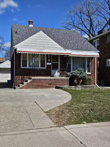 Available July 1/ 25 for  male student only, one  lrg loft bedroom close to U of W. | 336 Partington Avenue, Windsor | 2866288