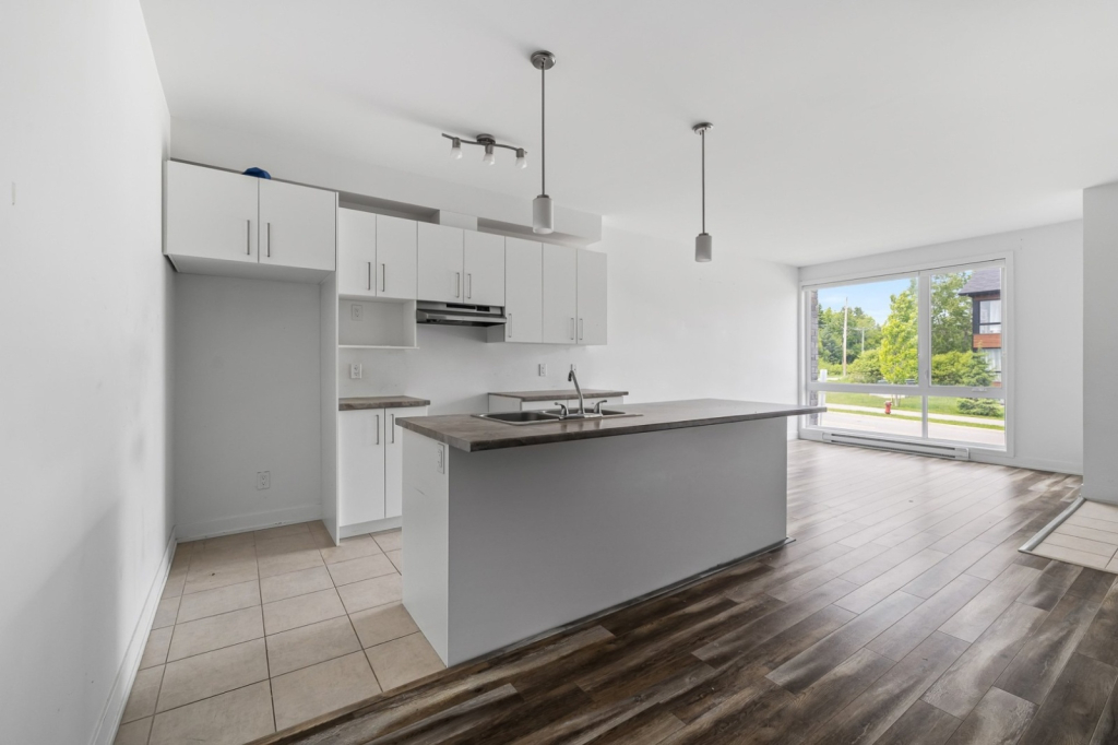 Appartement 2 Chambres + Den | 2869589