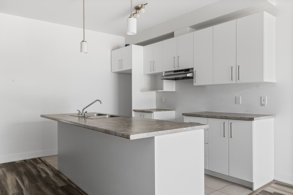 Appartement 2 Chambres + Den | 2869589