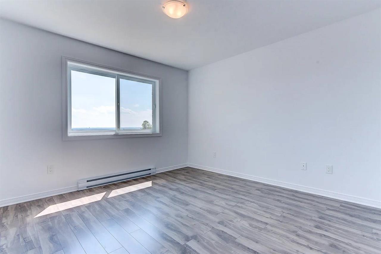 235 Rue De Liverpool (Plateau) Logement 2cc Lumineux, Bien Situé Et Prêt à Emménager! | 2869593