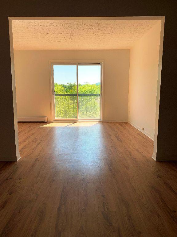 4 ½ à louer, à 2 pas du CHUS et Cegep – Disponible dès le 1er juillet ! | 2870009