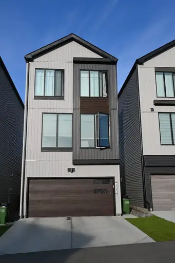 Luxury living in modern 3-storey home - 4 Beds-3 Bath | 479 39 Street Southwest, Edmonton | 2870294