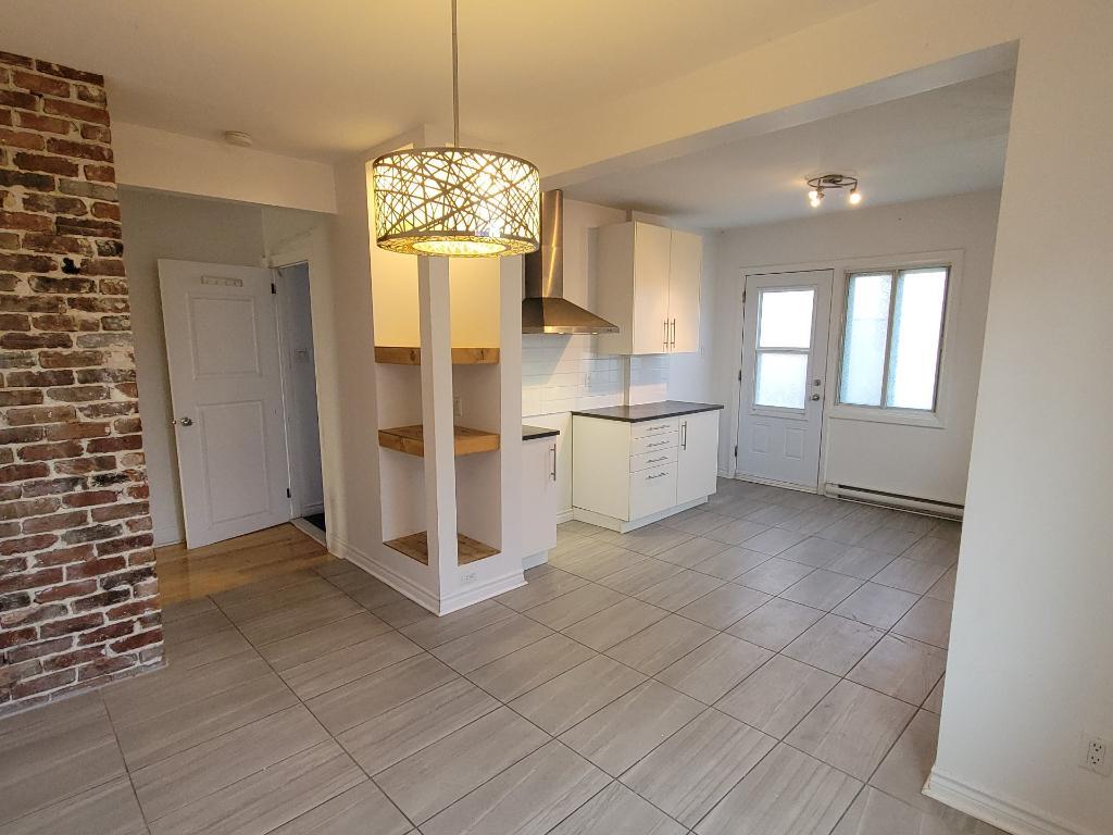Spacieux 5 ½ , Ahuntsic, 2 Chambre(s) Disponibilité: 1 août 2025, 1 725 $ / mois | 2870384