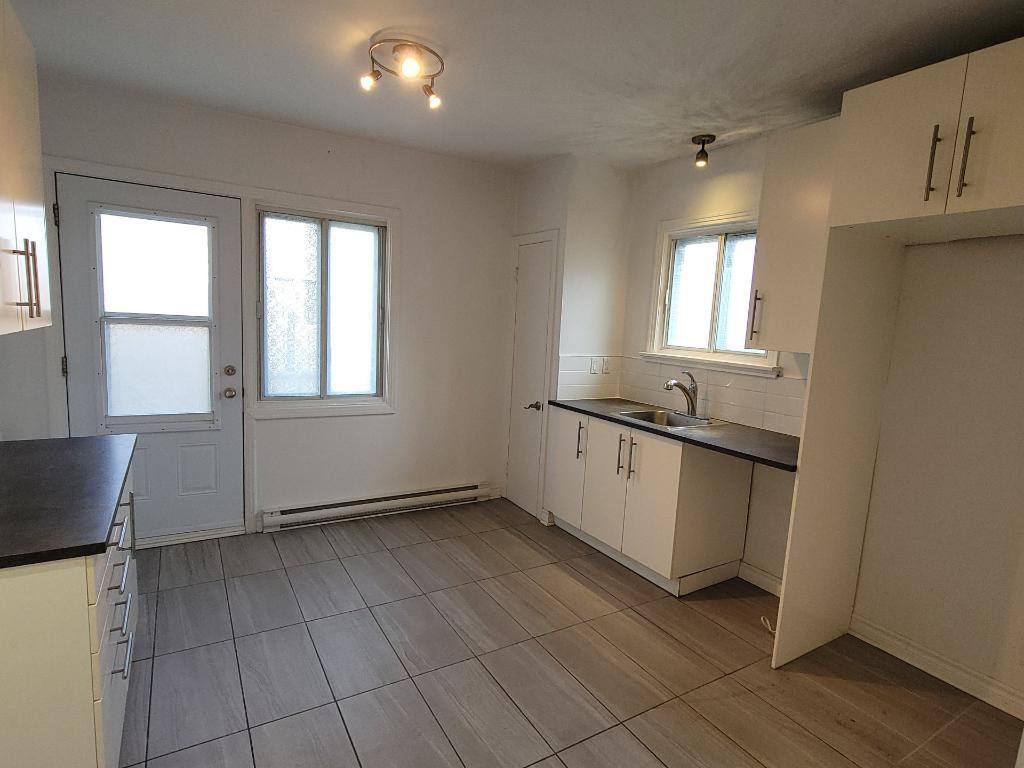 Spacieux 5 ½ , Ahuntsic, 2 Chambre(s) Disponibilité: 1 août 2025, 1 725 $ / mois | 2870384
