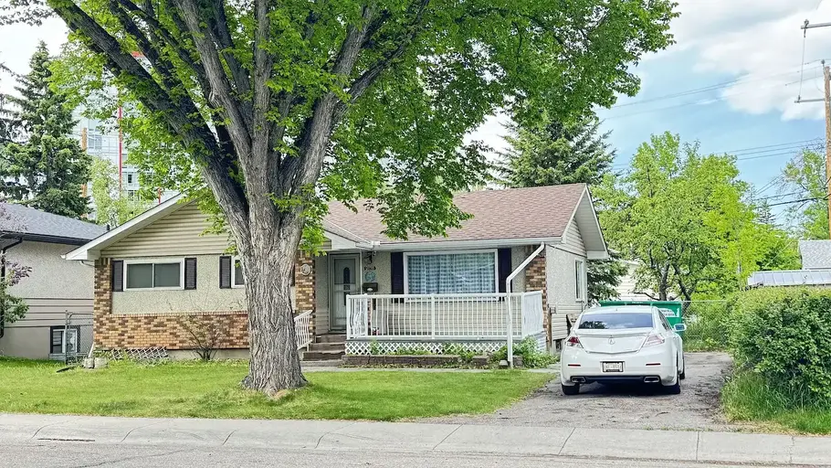 3+2 bungalow+RV Parking, Walk to LRT | 2835 Brentwood Boulevard Northwest, Calgary | 2952180