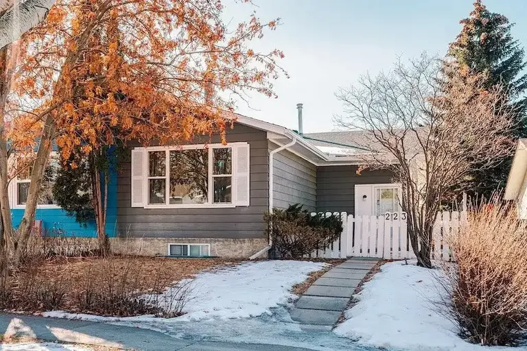 Charming Duplex in Queensland | 223 Queensland Place Southeast, Calgary | 2870539